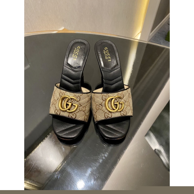 G*u*i slippers